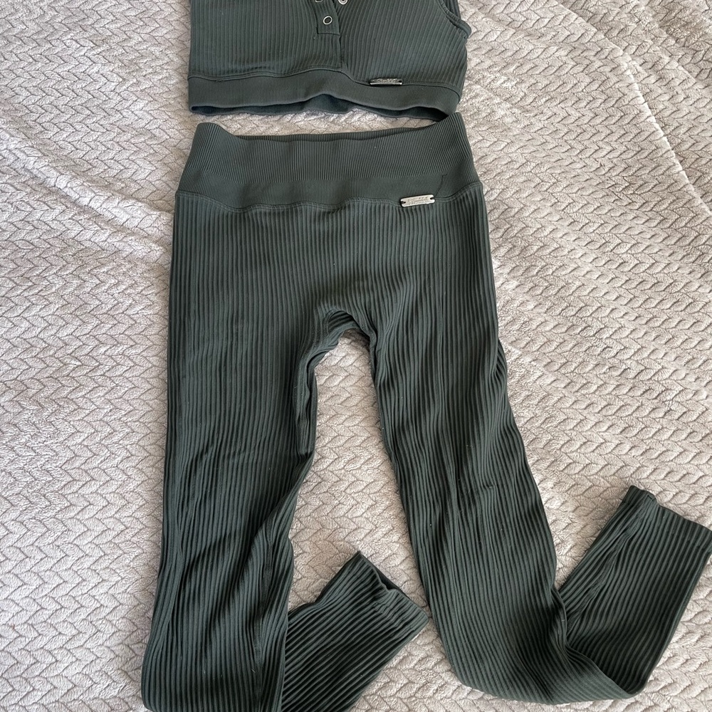 Bombshell Sportswear Ribbed Sports Bra & Leggings Set in Dark Green